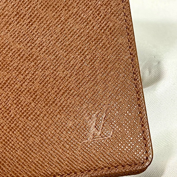 Louis Vuitton | genuine slim brown leather travel bifold passport/ID cardholder - Picture 2 of 6